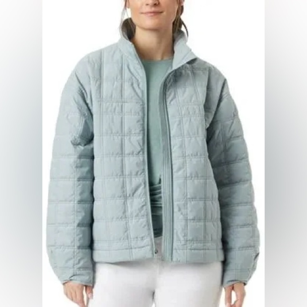 Bass Outdoor Women’s Puffer Jacket. NWT - Size Large. Lightweight, boxy jacket.